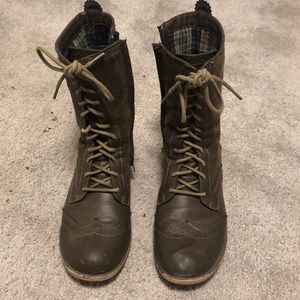 Combat boots